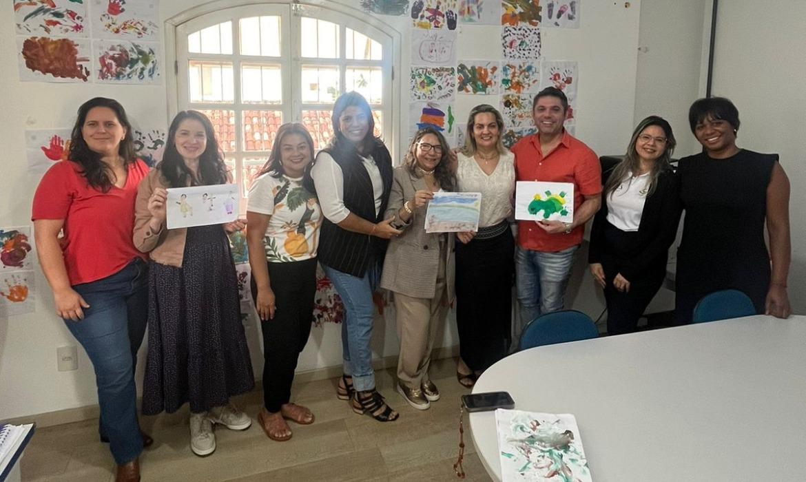 Cores que contam histórias: crianças de Aracruz expressam o amor e a infância no concurso Piarte