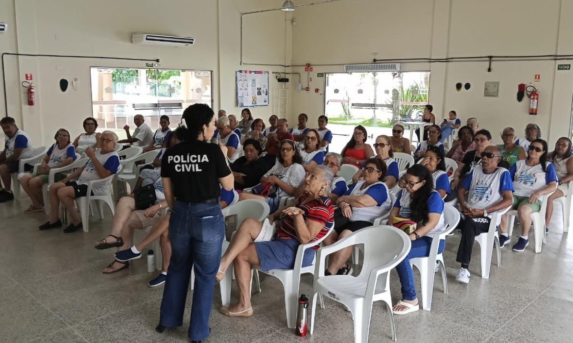 Idosos do Centro de Convivência participam de palestra sobre crimes cibernéticos e prevenção a golpes