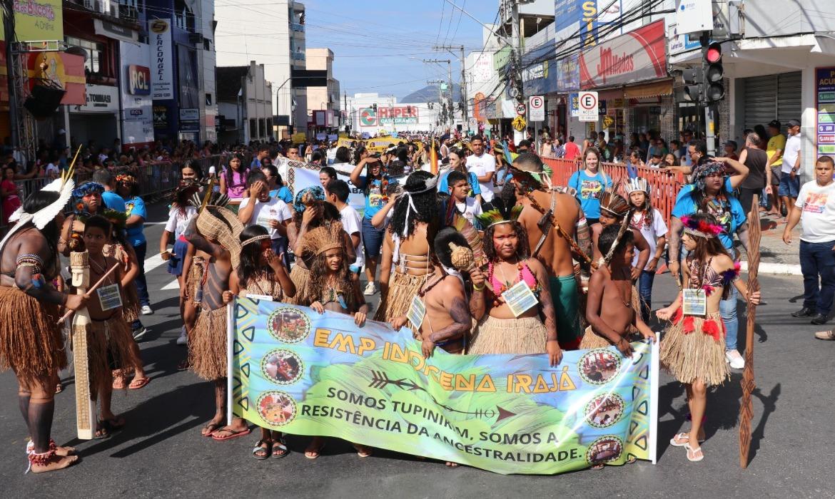 “Aracruz: nossa história em movimento”: 18 escolas da Rede Municipal de Ensino integrarão comitiva do Desfile Cívico Cultural