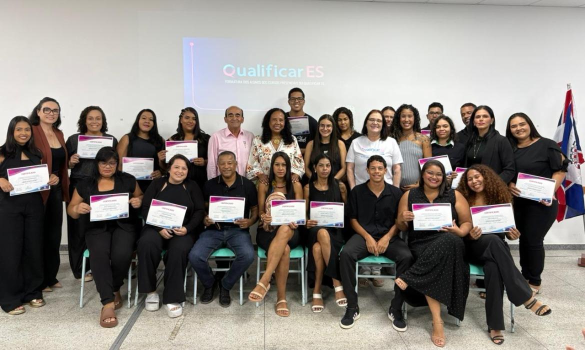 Qualificar ES: cerimônia marca a formatura de 59 alunos