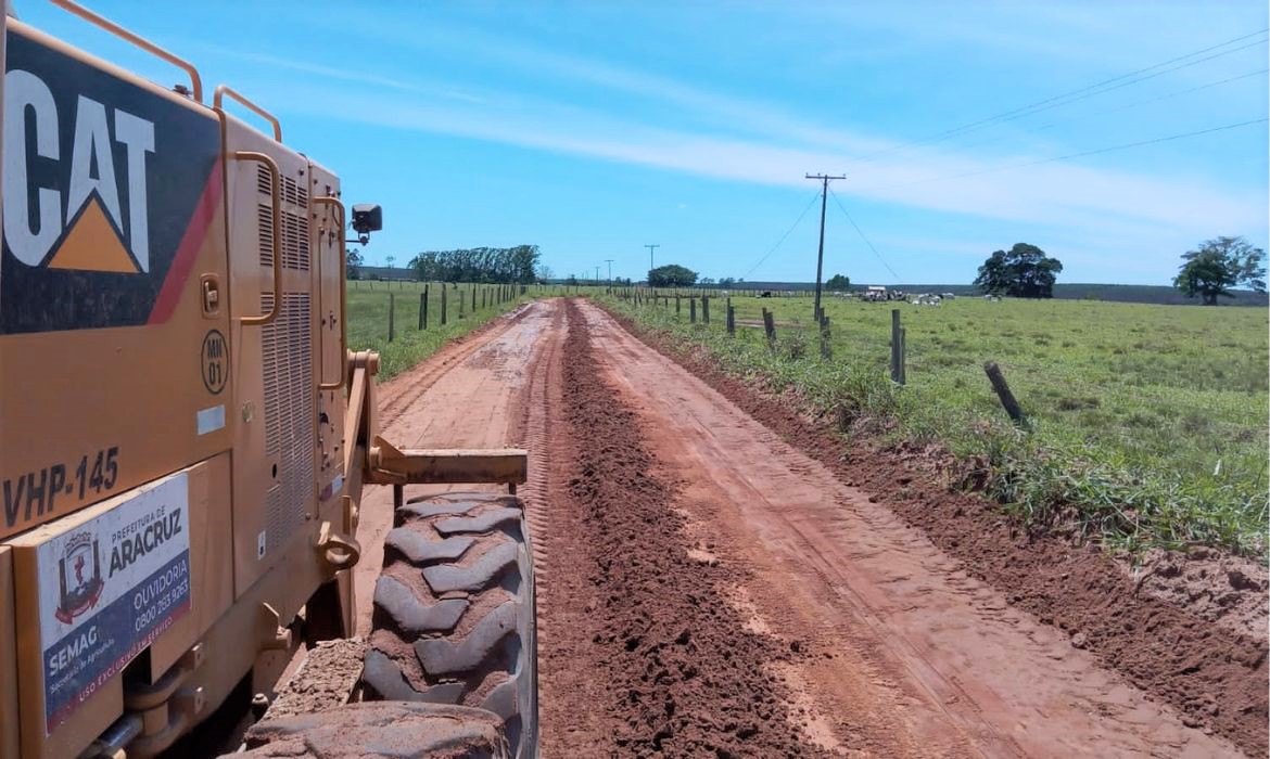 Estradas vicinais e pontes rurais estão sendo reparadas em diversas comunidades