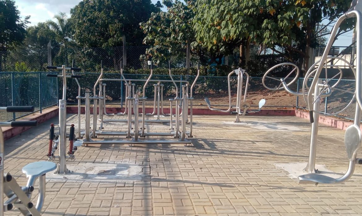 Academia Popular começa a ser instalada no bairro Santa Luzia