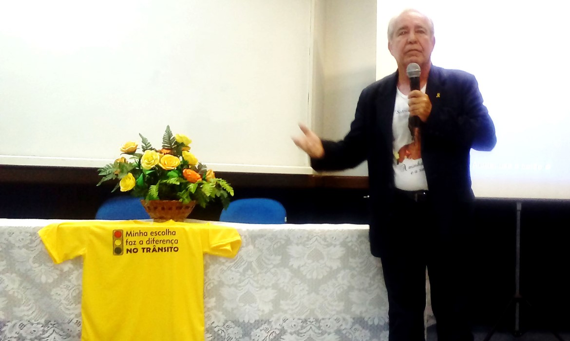 Secretaria de Transporte e Serviços Urbanos realiza palestra para fomentar a conscientização no trânsito