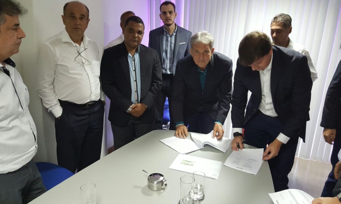 Convênio assinado entre SAAE e CESAN garantirá água tratada à comunidade de Rio Preto