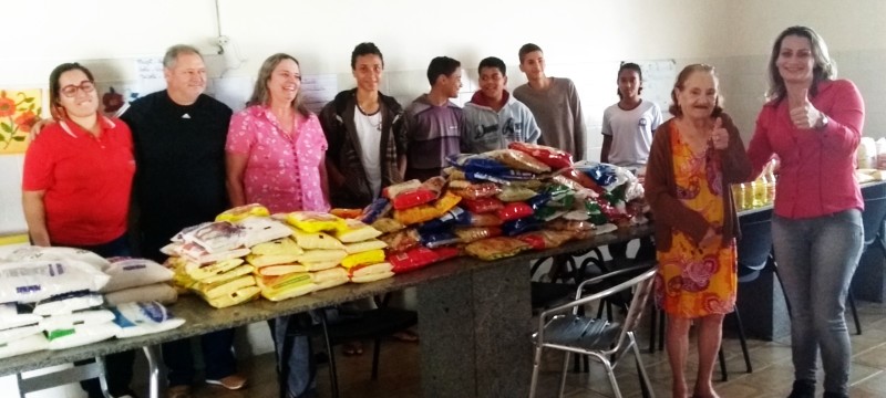 EMEF Placidino Passos arrecada mais de 500 quilos de alimentos e produtos de limpeza em gincana
