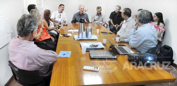 Prefeito de Aracruz recebe representantes do Bandes