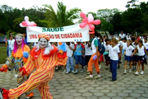Unidade de Saúde de Coqueiral realiza passeata pelo Dia Nacional da Saúde